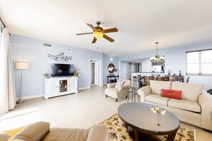 TV, DVD player, offices - Spacious 18th-floor condo with furnished balcony, shared heated pool, gym, & more (Miramar Beach)