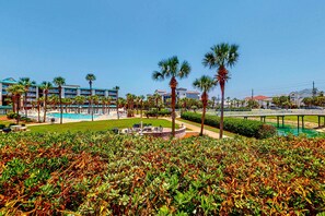 Pool - Colorful, third-floor condo w/partial gulf views, shared outdoor pool and tennis (Miramar Beach)