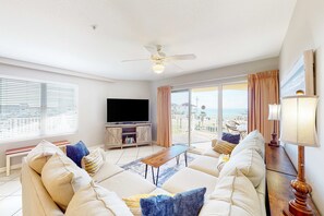 TV, DVD player, offices - Colorful, third-floor condo w/partial gulf views, shared outdoor pool and tennis (Miramar Beach)
