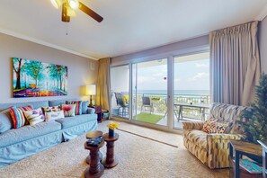 TV, DVD player, offices - Idyllic beach getaway w/ gulf views & swimming pool - beach access (Destin)