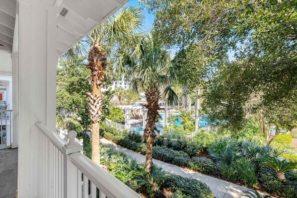 Property grounds - Waterfront condo with picture-perfect sunrises & shared pool,hot tub (Miramar Beach)