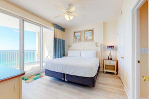 2 bedrooms, WiFi, bed sheets - Oceanfront condo with epic gulf view, shared pool & hot tub, free WiFi, & W/D (Panama City Beach)