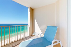 Property grounds - Oceanfront condo with epic gulf view, shared pool & hot tub, free WiFi, & W/D (Panama City Beach)