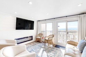 TV, fireplace, DVD player, offices - Adorable condo overlooking the sand with beach access & pools (Panama City Beach)