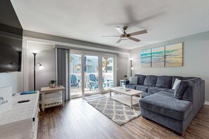 TV, offices - Gorgeous coastal townhome, patio, balcony and community HEATED pool (Navarre Beach)