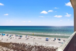 On the beach - Beachview Condo with full kitchen, shared pool and beach access (Panama City Beach)