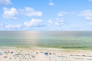 On the beach - Updated, beachfront condo with pool, hot tub & gym (Panama City Beach)
