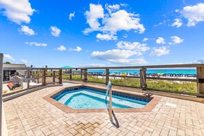 A rooftop pool with a view of the beach and ocean. - Ocean-view condo at SunDestin with pool, hot tub, sauna, and walkable locale (Destin)