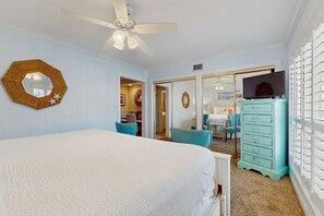 2 bedrooms, iron/ironing board, WiFi, bed sheets - Calming condo with hot tub, tennis court, pool, & balcony (Destin)