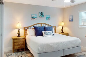 2 bedrooms, iron/ironing board, WiFi, bed sheets - Ground-floor condo with private patio, on-site pool & tennis - walk to beach (Destin)