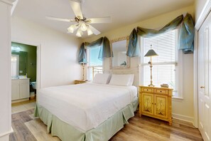 4 bedrooms, iron/ironing board, WiFi, bed sheets - Destiny West - Cincy in the Sun (Destin)