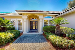 Exterior detail - Destiny West - Cincy in the Sun (Destin)