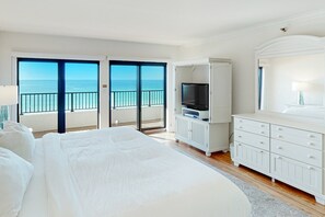 2 bedrooms, WiFi, bed sheets - Charming oceanfront condo with pool, tennis, balcony & washer/dryer (Destin)