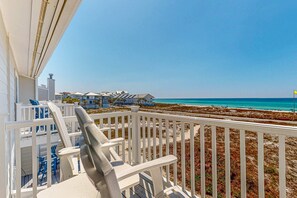 Property grounds - Delightful Beach Getaway with Water Views, Beach Access, Deck & Fast WiFi (Santa Rosa Beach)