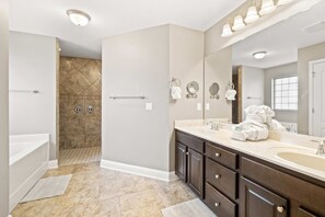 Shower, hair dryer, towels - Single-level home with pool, enclosed yard, screened lanai, grill & home office (Navarre)