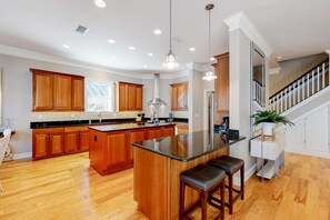 Fridge, microwave, oven, stovetop - Crystal Beach Subdivision - Sea Glass Cottage (Destin)