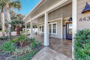 Exterior detail - Crystal Beach Subdivision - Sea Glass Cottage (Destin)