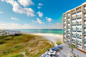 On the beach - Beachfront condo in gated resort with pools, lake access, fast WiFi & patio (Panama City Beach)