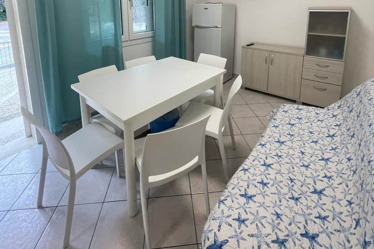 아파트, 침실 2개, 발코니, 정원 전망 | 다이닝룸