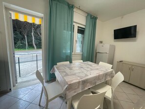 Leilighet, 2 soverom, balkong, hageutsikt | Spiseområde