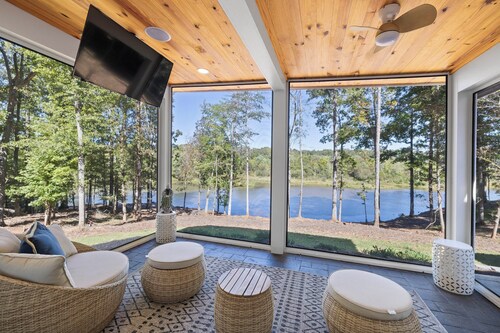 'the Emerald Cove Residence' Lake Oconee Luxury!