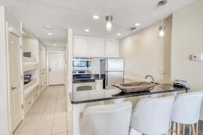 Fridge, microwave, oven, stovetop - Amazing beachfront condo w/ shared pool & hot tub + easy beach access (Panama City Beach)