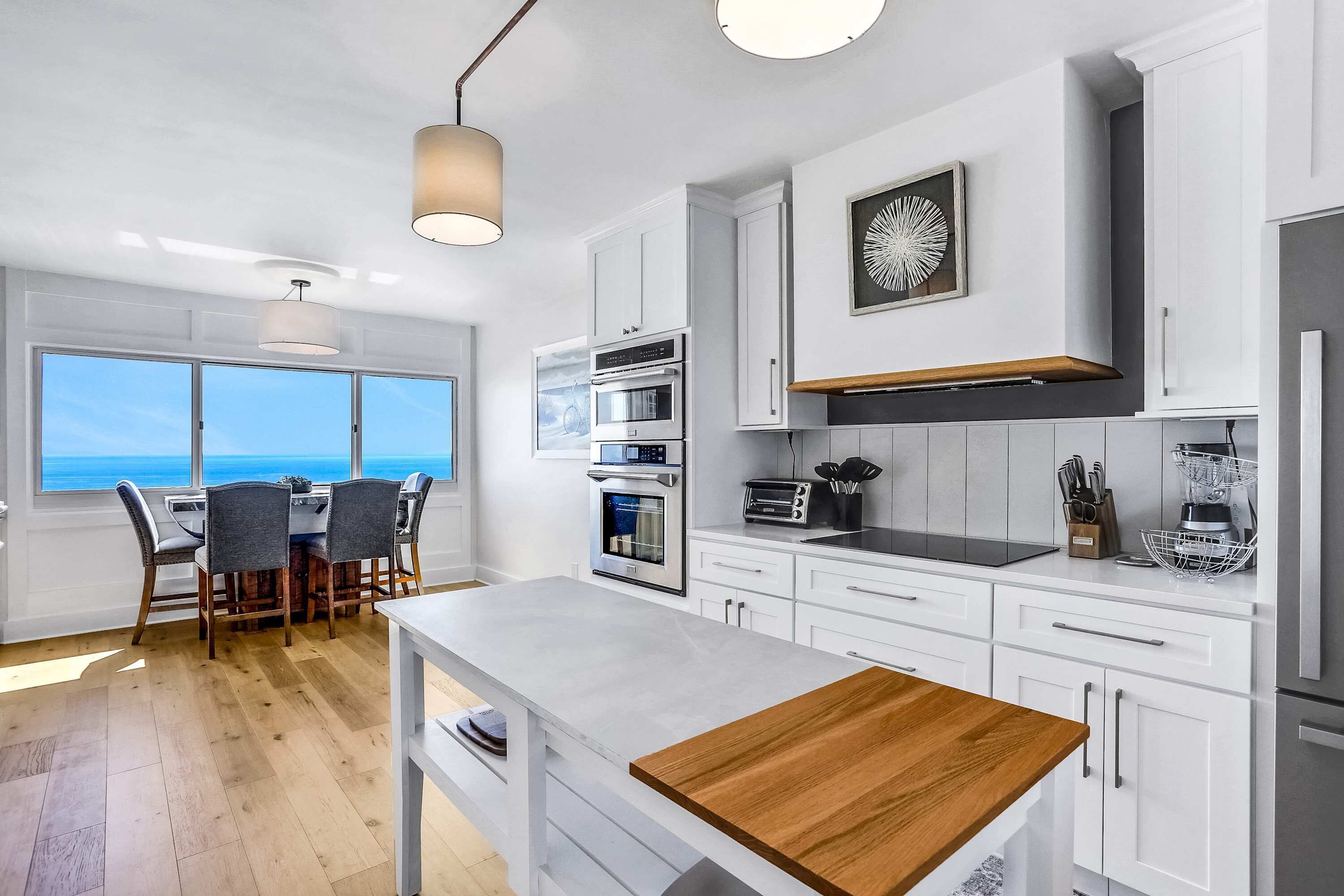 Jääkaappi, mikroaaltouuni, uuni, liesi