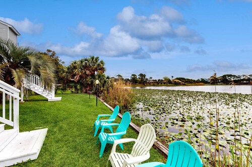 Waterfront Townhome w/ Shared Pool, Central AC, Free WiFi - Snowbird-Friendly