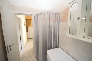 Apartment, 2 Bedrooms, Garden View | Bathroom - Rosolina Mare Flat Near Beach (Rosolina)