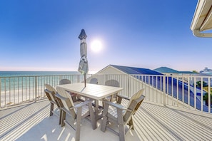 Outdoor dining - Fourth floor oceanfront condo with pool access, ocean views, and washer&dryer (Santa Rosa Beach)