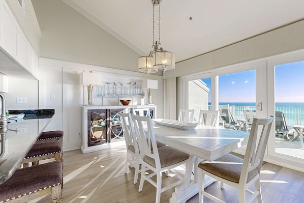 Dining - Fourth floor oceanfront condo with pool access, ocean views, and washer&dryer (Santa Rosa Beach)
