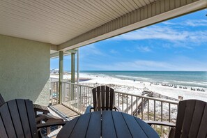 Property grounds - Stylish oceanfront condo w/ pool access, private W/D, ocean views, & central AC (Santa Rosa Beach)