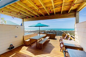 Outdoor dining - Oceanfront Townhouse w/ Ocean Views, High-Speed WiFi, Washer/Dryer, & Central AC (Panama City Beach)