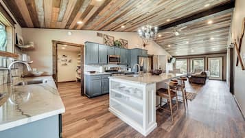 House (3 Bedrooms) | Interior