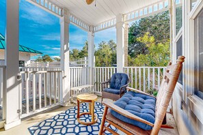 Terrace/patio - Cozy coastal condo with shared pool, central AC & free WiFi (Santa Rosa Beach)
