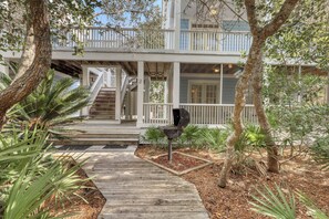 Terrace/patio - Gorgeous Coastal Home with Spacious Decks & Pool- Steps to the Beach and Dining (Santa Rosa Beach)