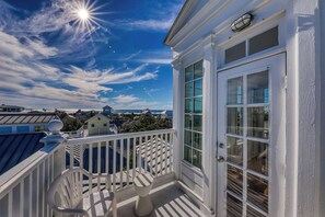 Property grounds - Gorgeous Coastal Home with Spacious Decks & Pool- Steps to the Beach and Dining (Santa Rosa Beach)