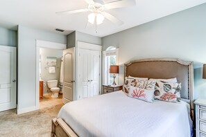 3 bedrooms, iron/ironing board, WiFi, bed sheets - Coastal chic condo steps from the sand w/ shared pool & central location (Santa Rosa Beach)