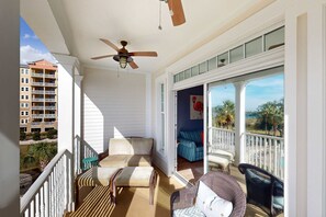 Property grounds - 3rd-floor beach view condo with Pool, Hot tub, & private balcony (Panama City Beach)