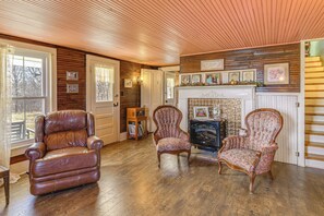 Interior - Fish, Hike & Relax: Lewisburg Home w/ Fire Pit! (Lewisburg)