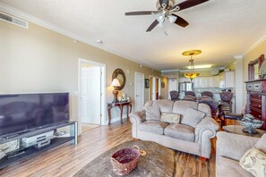 TV, DVD player, offices - Waterfront condo in a resort setting w/ shared pools, hot tub, & beach access (Panama City Beach)