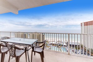 Outdoor dining - Wonderful Beach Escape W/ Shared Pools/Hot Tubs, Private Balcony, & Free WiFi (Panama City Beach)