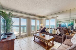 TV, DVD player, offices - Gorgeous beachfront condo with plenty of space, shared pool & beach access (Panama City Beach)