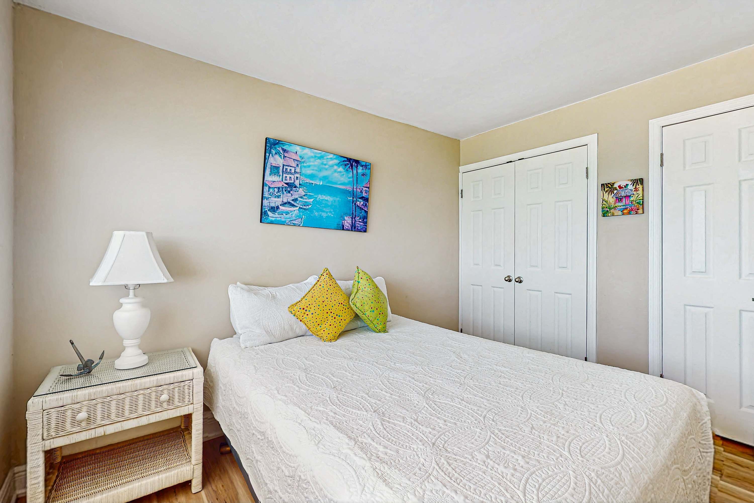 3 bedrooms, iron/ironing board, WiFi, bed sheets