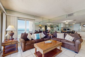 TV, DVD player, offices - Gorgeous beachfront condo with plenty of space, shared pool & beach access (Panama City Beach)