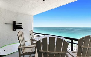Property grounds - Spacious 18th floor condo w/amazing views/shared pool & hot tub/central AC (Destin)