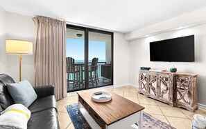 TV, DVD player, offices - Spacious 18th floor condo w/amazing views/shared pool & hot tub/central AC (Destin)