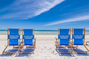 Beach nearby - Beach condo w/ shared guest amenities - pool, fitness center & BBQ area (Destin)