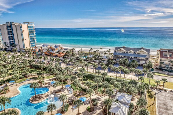 Pool - Beach condo w/ shared guest amenities - pool, fitness center & BBQ area (Destin)