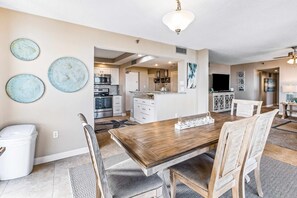 Dining - Fourth-floor condo with Gulf views, outdoor pool, & tennis court (Destin)